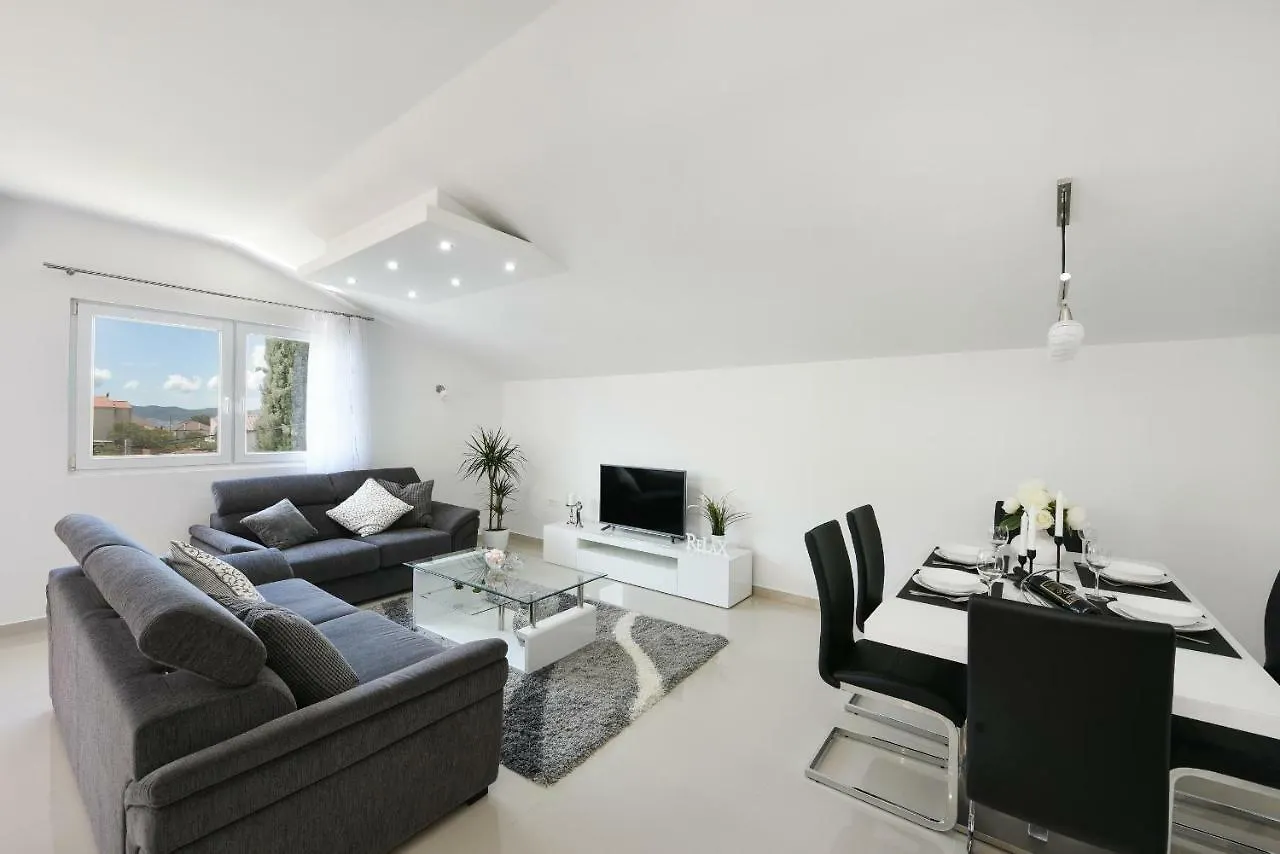 Apartment Monika - Private Terrace & Parking contacts