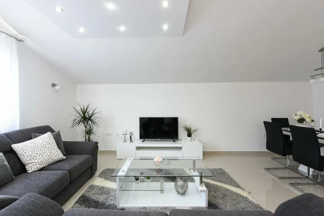 Apartment Monika - Private Terrace & Parking Zadar Croatia