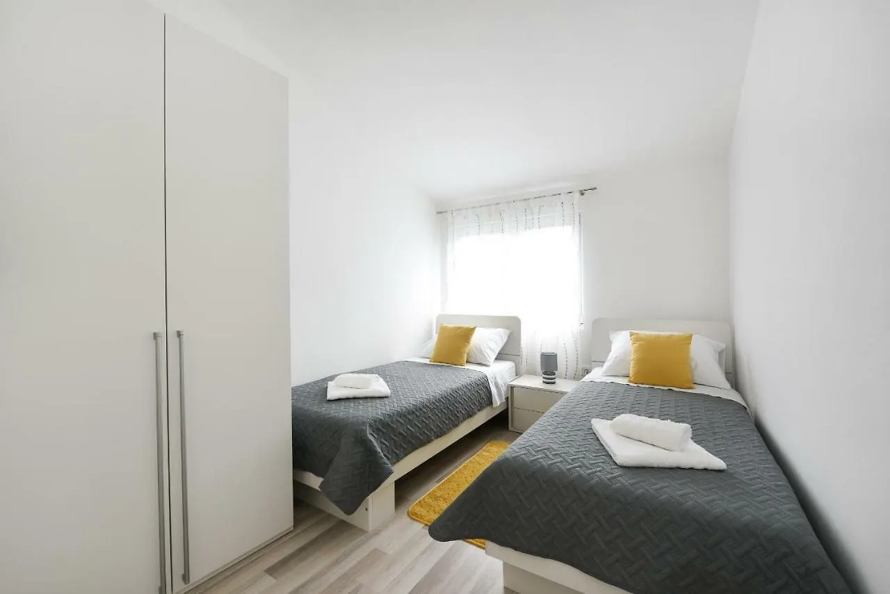 Apartment Monika - Private Terrace & Parking Croatia