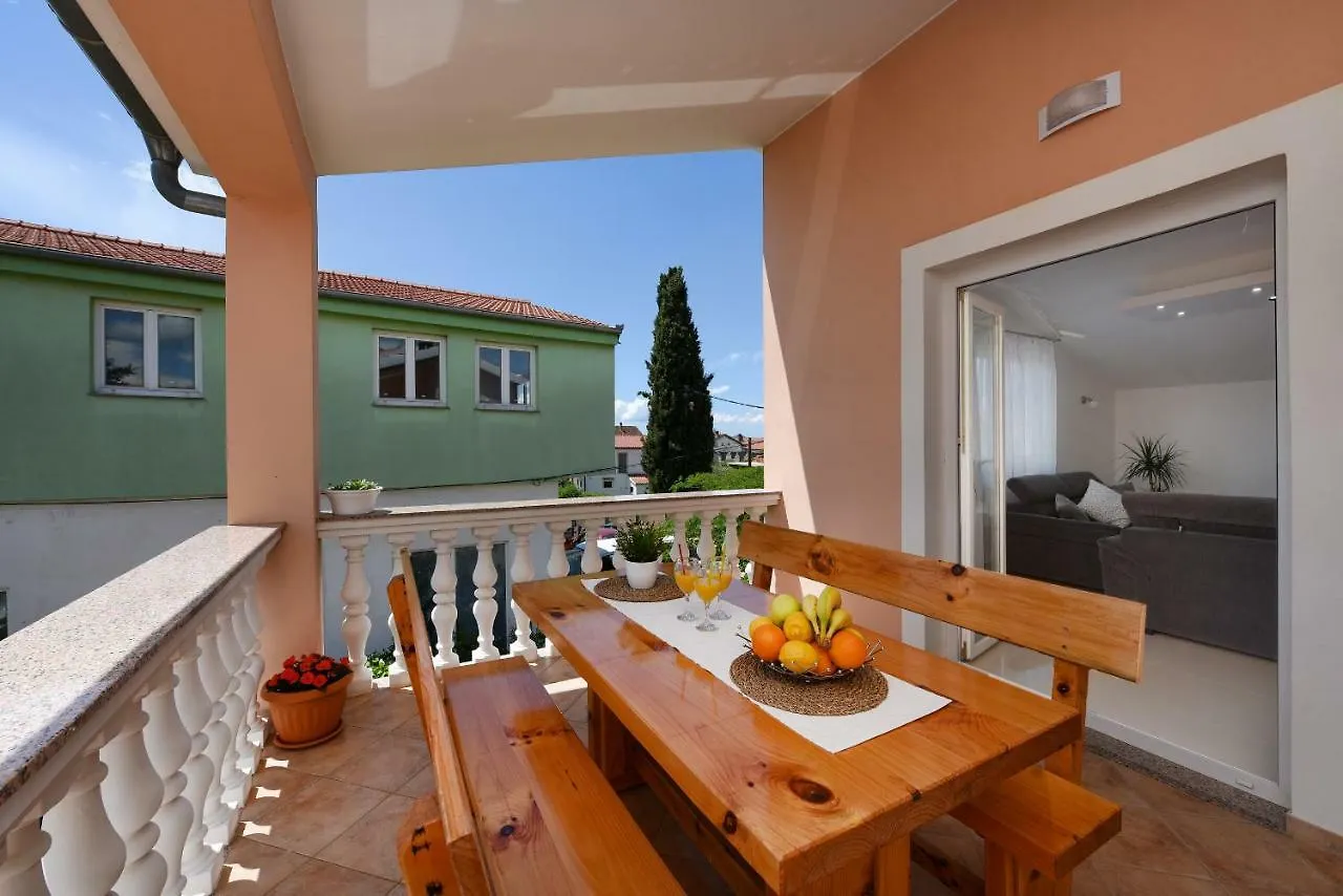 Apartment Monika - Private Terrace & Parking Zadar