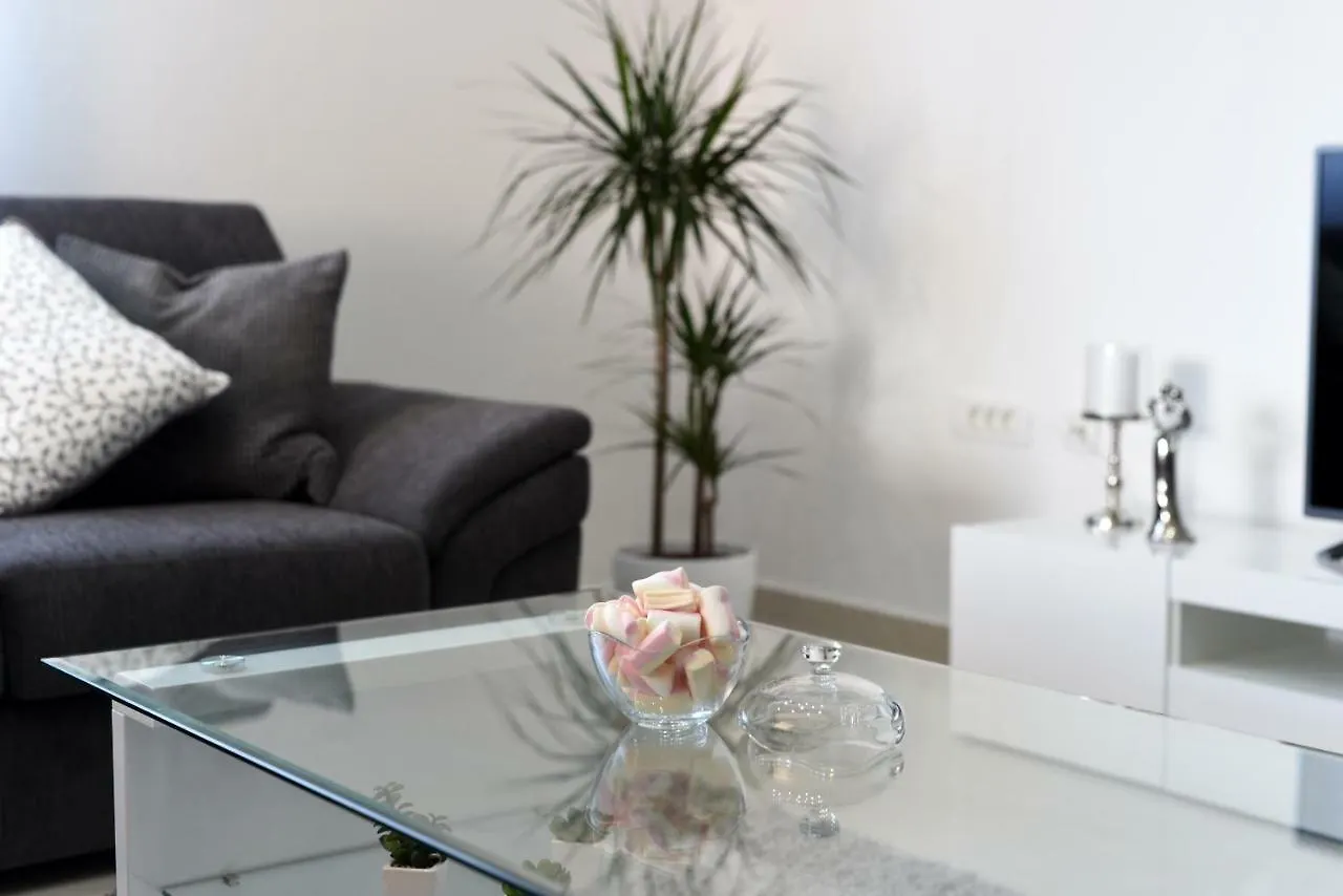 Apartment Monika - Private Terrace & Parking 0*, Zadar