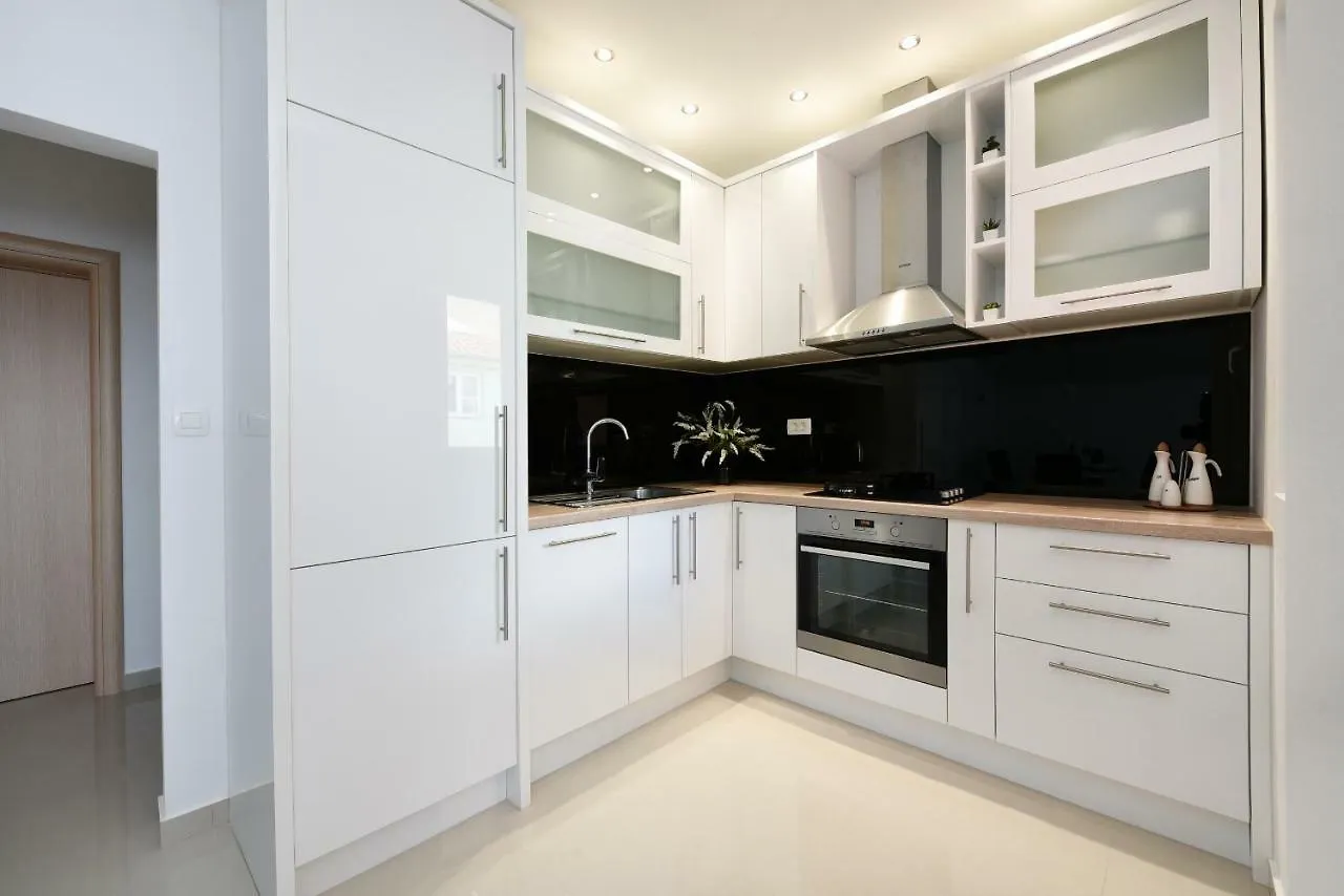 Apartment Monika - Private Terrace & Parking