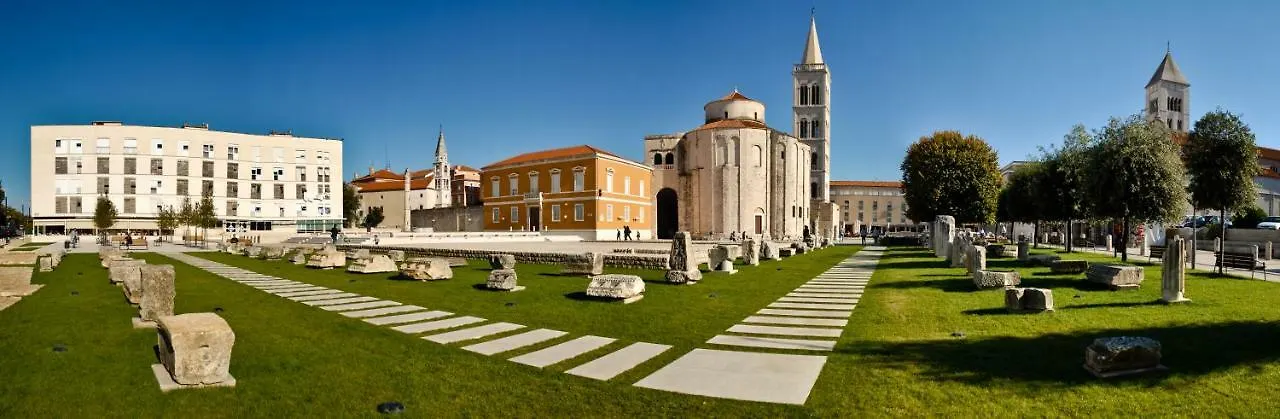 Apartment Monika - Private Terrace & Parking Zadar